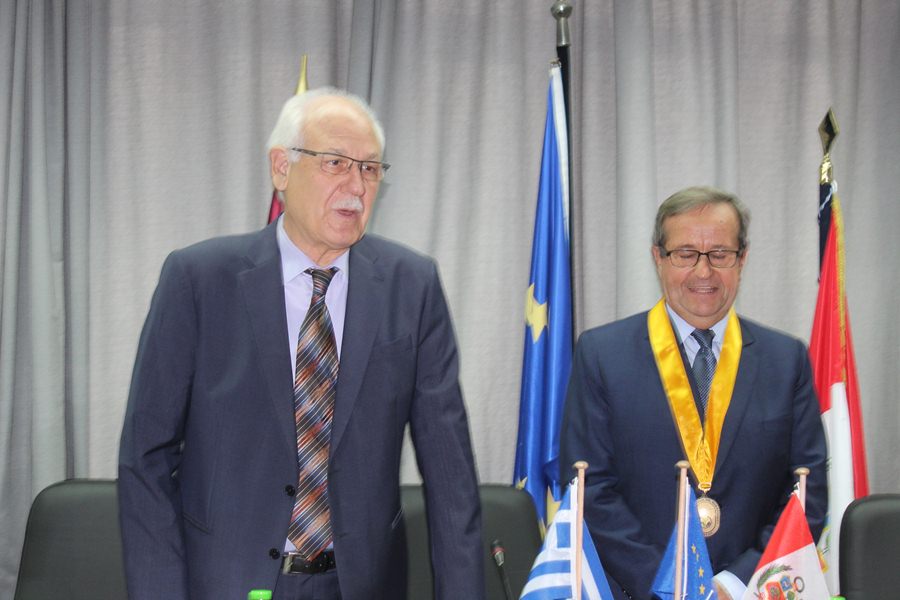 Σε εγκάρδιο κλίμα πραγματοποιήθηκε η τελετή αδελφοποίησης της Λάρισας με την πόλη Μιραφλόρες του Περού (φωτο)