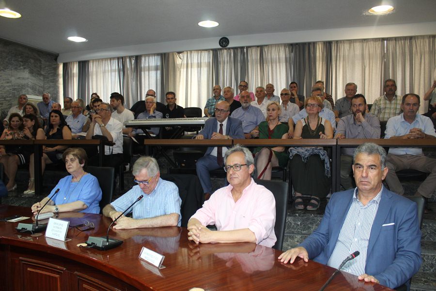 Σε εγκάρδιο κλίμα πραγματοποιήθηκε η τελετή αδελφοποίησης της Λάρισας με την πόλη Μιραφλόρες του Περού (φωτο)