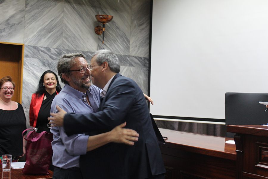 Σε εγκάρδιο κλίμα πραγματοποιήθηκε η τελετή αδελφοποίησης της Λάρισας με την πόλη Μιραφλόρες του Περού (φωτο)