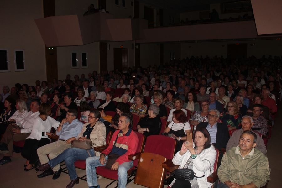 Κατάμεστο το Δημοτικό Ωδείο Λάρισας για το αφιέρωμα «Από το Ρεμπέτικο στο Λαϊκό» (φωτο - βίντεο)
