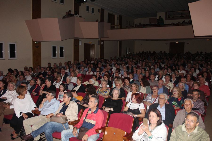Κατάμεστο το Δημοτικό Ωδείο Λάρισας για το αφιέρωμα «Από το Ρεμπέτικο στο Λαϊκό» (φωτο - βίντεο)