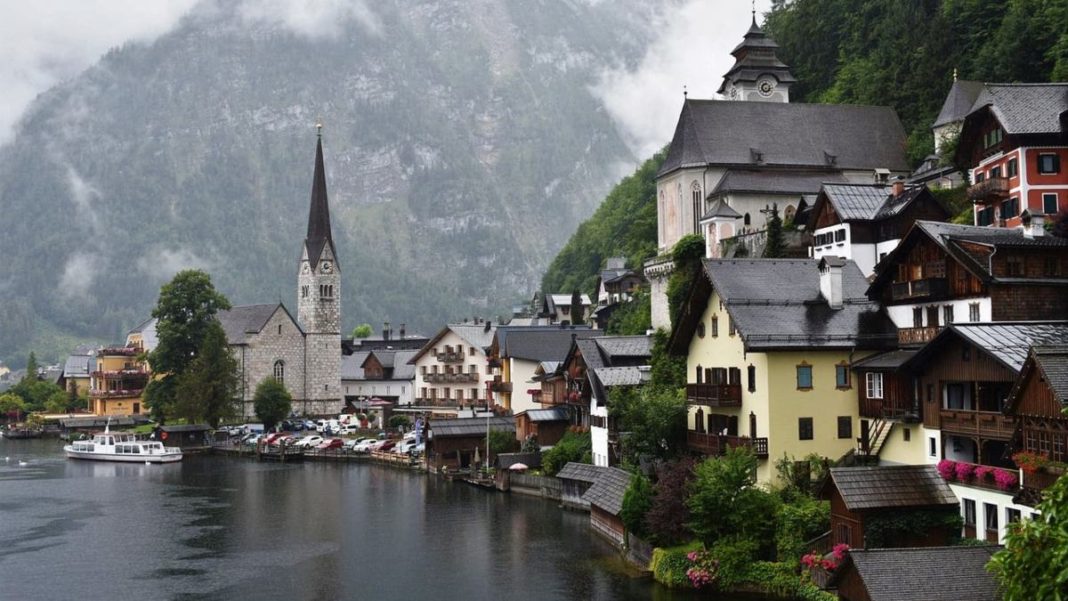 village Hallstatt 1 1068x601 1