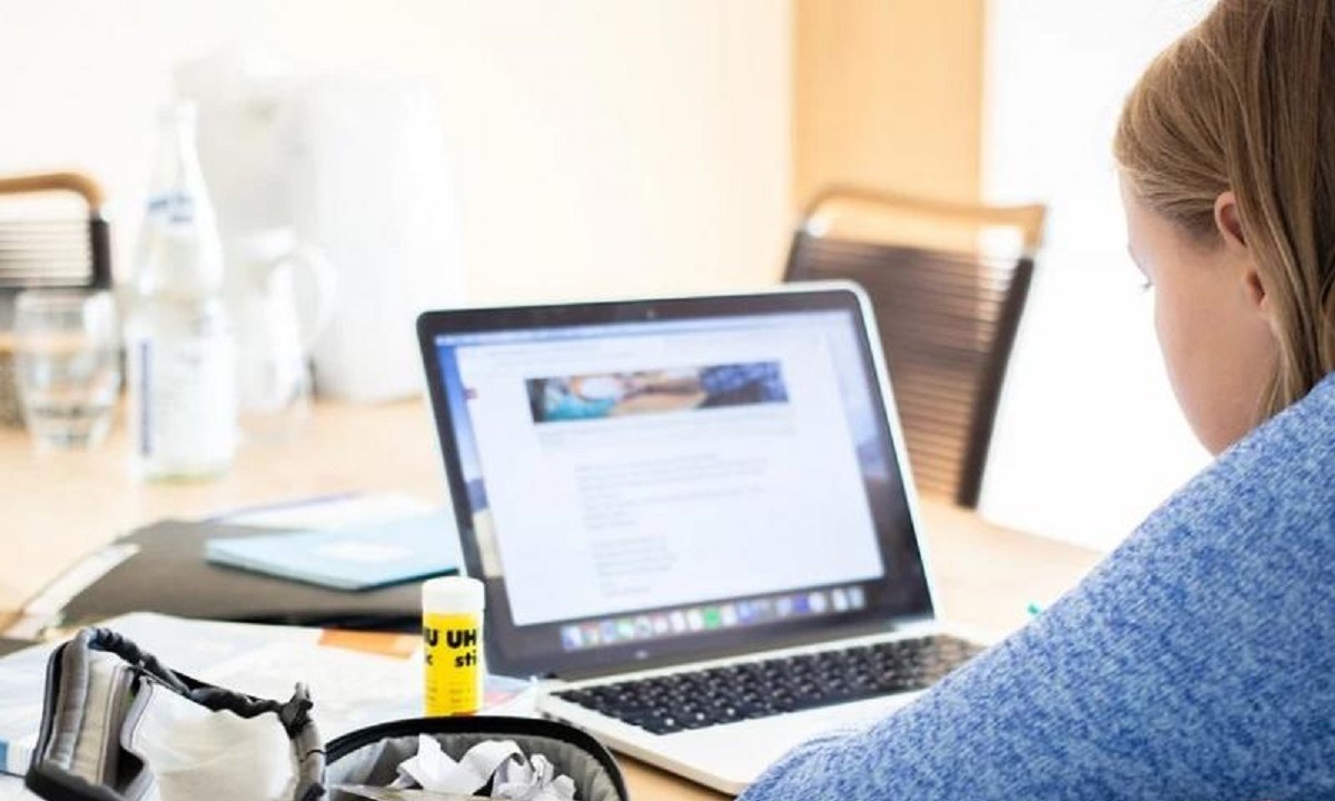distance learning elearning ex apostaseos ekpaideysi