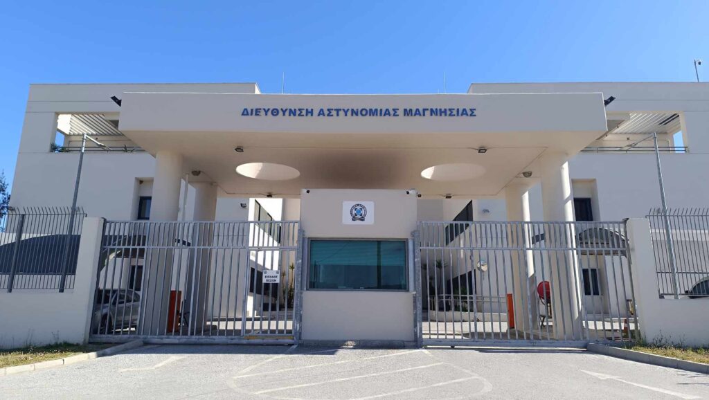 Εξιχνιάστηκε υπόθεση πλαστογραφίας με δύο κλεμμένα οχήματα στον Βόλο