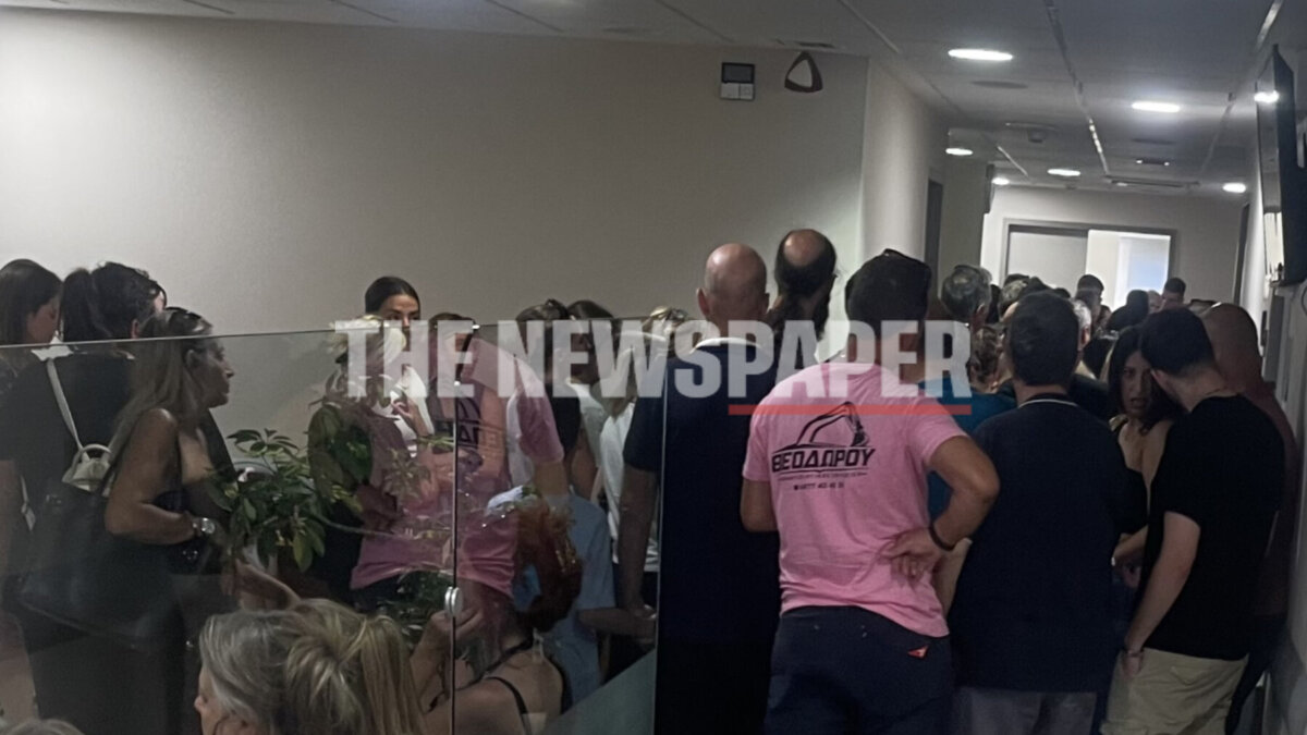 Τελευταία ευκαιρία πριν τις νέες ταυτότητες! – Ταλαιπωρία στον Βόλο για ένα διαβατήριο – Ουρές από τα χαράματα [εικόνες]