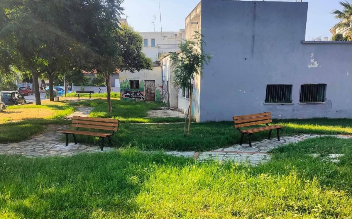 Νέα παγκάκια στα πάρκα της Νέας Ιωνίας